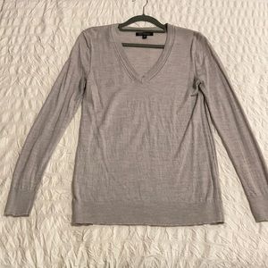 Thin Vneck wool long sleeve sweater